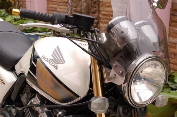 CB400 ขาวมุก ทะเบียนแท้โอนขนส่ง ท่อสูตรไทเทเนียมฟู WR'S ของแต่งเพียบสภาพสวยๆช้าอดนะครับ