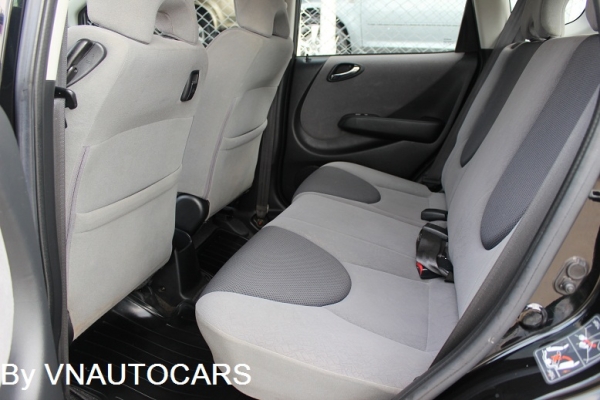 ขาย 2005 Honda Jazz 1.5E AT สีดำ Bookserviceครบ สภาพเยี่ยม พร้อมใช้