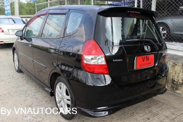 ขาย 2005 Honda Jazz 1.5E AT สีดำ Bookserviceครบ สภาพเยี่ยม พร้อมใช้
