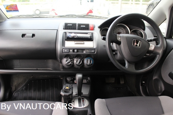 ขาย 2005 Honda Jazz 1.5E AT สีดำ Bookserviceครบ สภาพเยี่ยม พร้อมใช้
