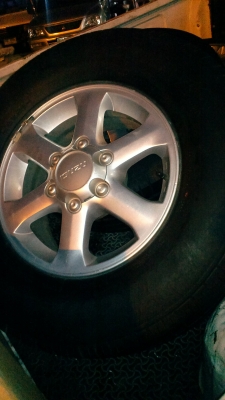 ล้อแม๊กมือ2 ขอบ 16 พร้อมยางปี 08  265/70/16  isuzu