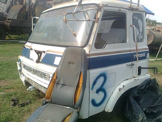 ต้องการขาย / หัวรถ 10 ล้อ ต้องการขาย / หัวรถ 10 ล้อ