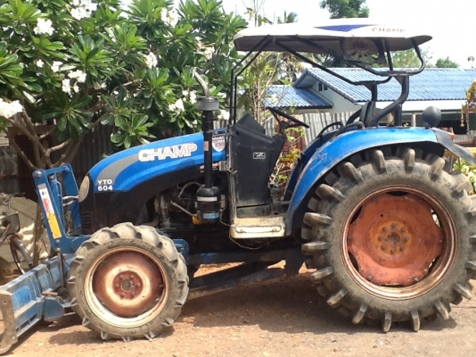 แทรกเตอร์แชมป์ 604 4 WD 2 เพลา พร้อมใบมีดหน้า เดิมๆไม่ได้ล้าง