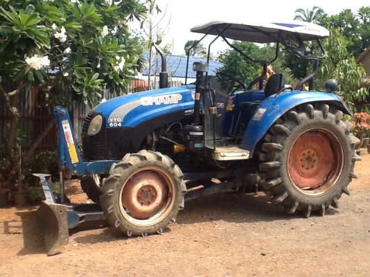 แทรกเตอร์แชมป์ 604 4 WD 2 เพลา พร้อมใบมีดหน้า เดิมๆไม่ได้ล้าง