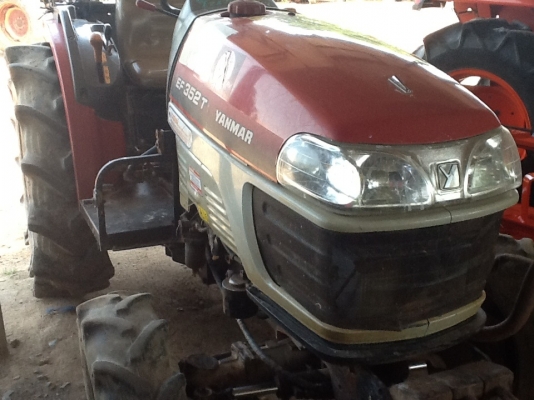 ยันร์ม่า EF352 T 4 WD 2 เพลาพร้อมผาน 5 เดิมๆใช้งานได้เลย