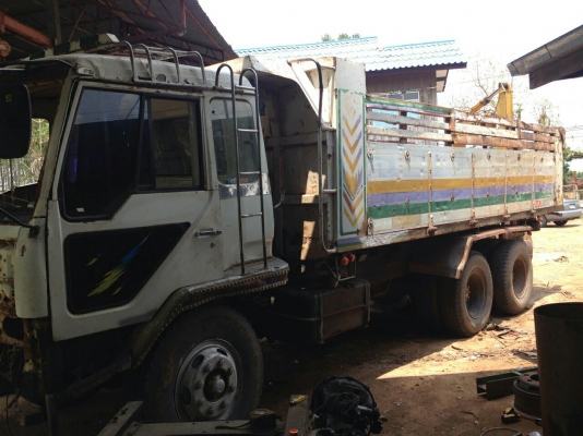 ขาย 10ล้อ2เพลาดั๊ม"ไอ้หลง สายฟ้า"195 MITSUBISHI FN527M-110008 เครื่องเดิม6D16 195HP  เกียร์เดิม10สปีด ช่วงล่างดีคัสซีดี กระบะดั๊มเนียมสภาพดี ยางดี6เส้นไม่ดี4เส้น หัวตาเหลี่ยมแล้ว  โดยรวมรถต้องเก็บหัว เก็บสีภายนอก และภายในนิดหน่อย ขายตามสภาพครับก