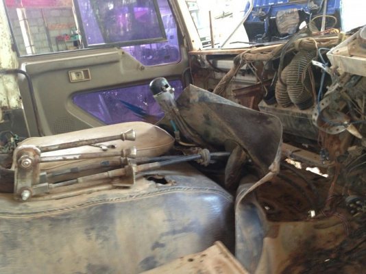 ขาย 10ล้อ2เพลาดั๊ม"ไอ้หลง สายฟ้า"195 MITSUBISHI FN527M-110008 เครื่องเดิม6D16 195HP  เกียร์เดิม10สปีด ช่วงล่างดีคัสซีดี กระบะดั๊มเนียมสภาพดี ยางดี6เส้นไม่ดี4เส้น หัวตาเหลี่ยมแล้ว  โดยรวมรถต้องเก็บหัว เก็บสีภายนอก และภายในนิดหน่อย ขายตามสภาพครับก