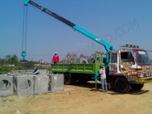 รถบรรทุก 6 ล้อติดเครน ยี่ห้อ MITSUBISHI 170 แรงม้า