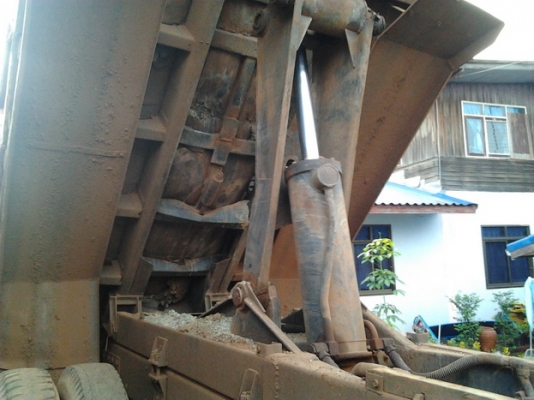 ***ขายแล้วครับขอบคุณ Truck2hand ขาย 10ล้อ2เพลาดั๊ม "ไอ้หลง" MITSUBISHI FN527M-TD2144 ปี40 เครื่องเดิมซีเรียลตรง 6D16 195HP แห้งดีไม่เยิ้มแรงจัด เกียร์เดิม 10สปีด ช่วงล่างแน่น คัสซีสวยไม่ผุไม่บวม กระบะดั๊มเหล็กKAC สภาพดี พื้นไม่ผุ เบรคใหญ่ เพลาบุ