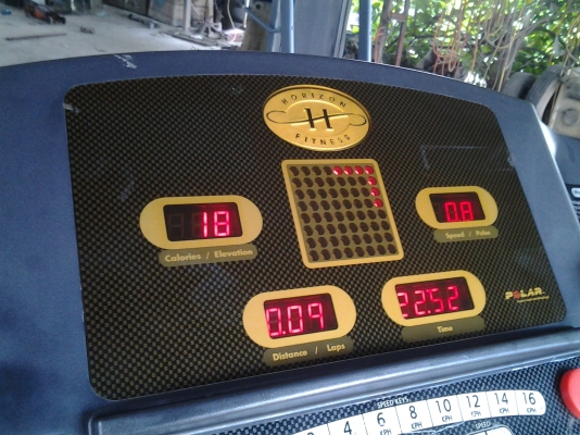 ขายลู่วิ่งไฟฟ้า ยี้ห้อ HORIZON FITNESS มอเตอร์2แรง มี2 ตัวครับใช้งาน น้อยมากสภาพสวยมากครับสมบูรณ์แบบ  ขายแค่ 13,000 บาท เท่านั้นติดต่อ คุณสมศักดิ์ ชัยขัติย์ 0818085016