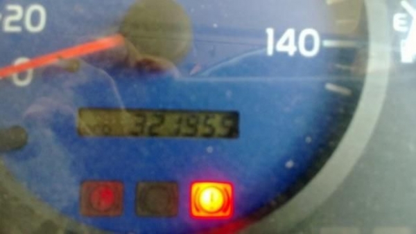 รถฮีโน่ 6 ล้อ ติดเครนใหม่ 3 ตัน FC4J 150 แรงม้า ปี 47  สนใจติดต่อ 081 - 6079515