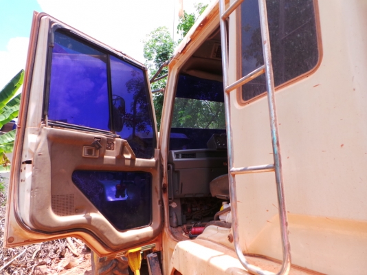 MITSUBISHI FUSO หัวเปลี่ยน เครื่องเดิม  คัซซีสวย  เล่มทะเบียนพร้อมโอน