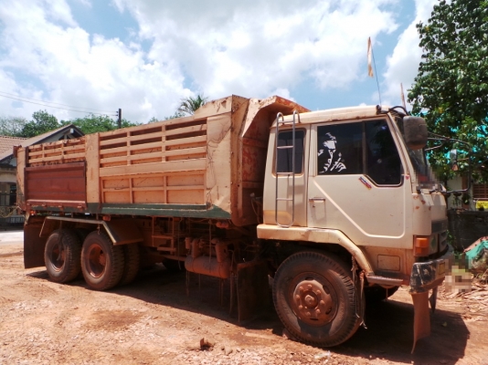 MITSUBISHI FUSO หัวเปลี่ยน เครื่องเดิม  คัซซีสวย  เล่มทะเบียนพร้อมโอน