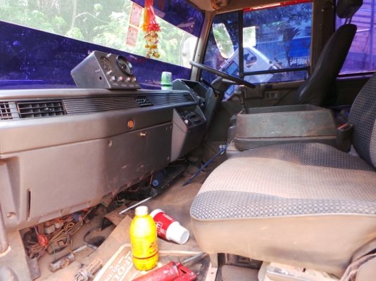 MITSUBISHI FUSO หัวเปลี่ยน เครื่องเดิม  คัซซีสวย  เล่มทะเบียนพร้อมโอน