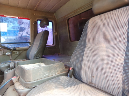 MITSUBISHI FUSO หัวเปลี่ยน เครื่องเดิม  คัซซีสวย  เล่มทะเบียนพร้อมโอน