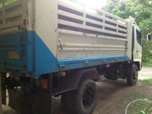 รถบรรทุก 6 ล้อดั๊มพ์ ยี่ห้อ HINO 150 แรงม้า