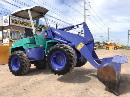 ขายรถตักล้อยาง KOMATSU WA40-3E (3,XXX ชั่วโมง) นำเข้าเองจากญี่ปุ่น สภาพสวยพร้อมใช้ มีVDOการทำงานครับ