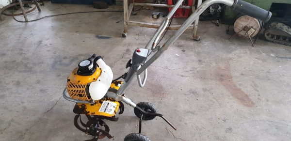 รถพรวนดินตั้กแตน