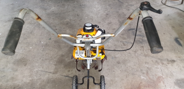 รถพรวนดินตั้กแตน