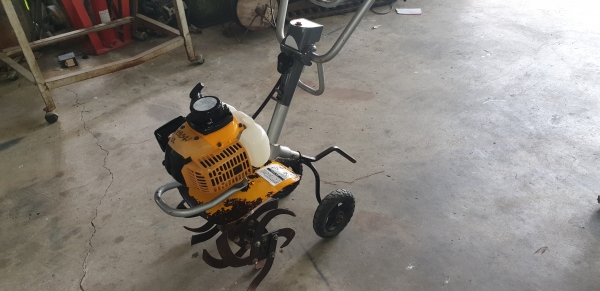 รถพรวนดินตั้กแตน