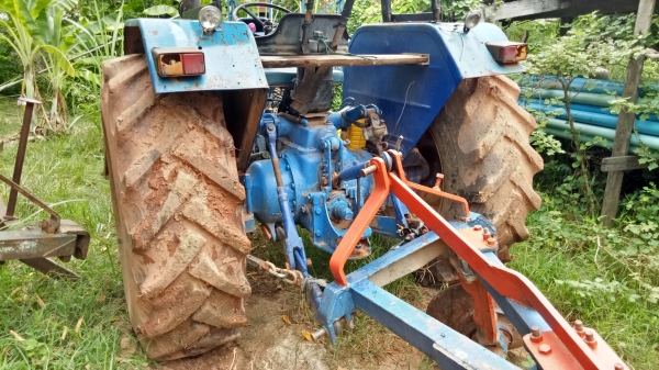 ขายฟอร์ด5000 T2 Fomoco 68แรง รถบ้านพร้อมใช้ ตามสภาพราคาต่อรอง