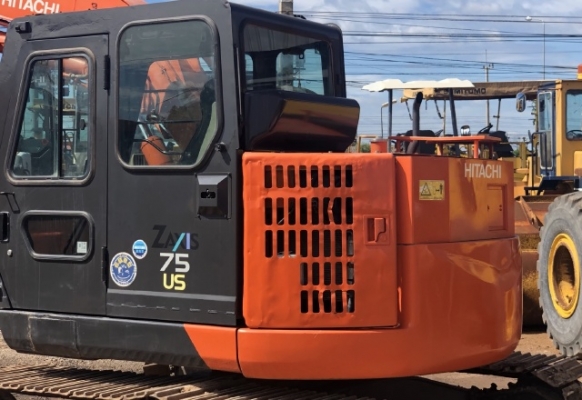 ขายรถขุด HITACHI ZX75US-3 ปี 2010 หัวกระแทก นำเข้าเองจากญี่ปุ่น สภาพพร้อมใช้ มีVDOการทำงานครับ