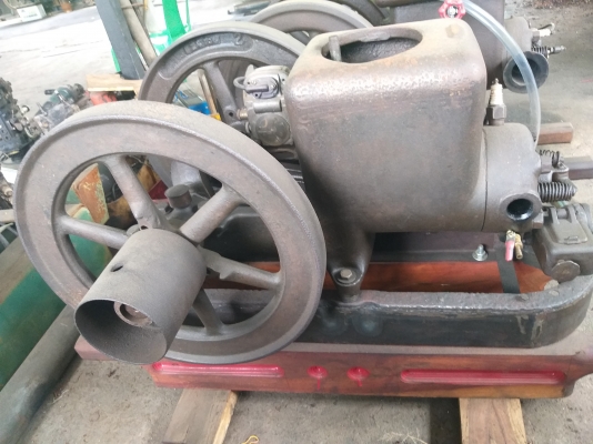 ขายเครื่องยนต์โบราณ ฟลายแบ็ง 2 แรง ของอเมริกา  สภาพสมบูรณ์ เครื่องติดได้ปกติ สนใจโทรสอบถามได้ 098-5922944 ขาย 30,000