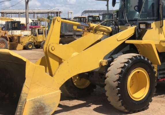 ขายรถตักล้อยาง KOMATSU WA200-5 แขนยาวพิเศษ นำเข้าเองจากญี่ปุ่น สภาพสวยพร้อมใช้ มีVDOการทำงานครับ