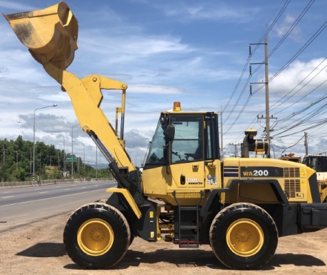 ขายรถตักล้อยาง KOMATSU WA200-5 แขนยาวพิเศษ นำเข้าเองจากญี่ปุ่น สภาพสวยพร้อมใช้ มีVDOการทำงานครับ