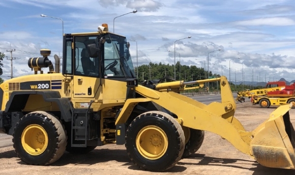 ขายรถตักล้อยาง KOMATSU WA200-5 แขนยาวพิเศษ นำเข้าเองจากญี่ปุ่น สภาพสวยพร้อมใช้ มีVDOการทำงานครับ