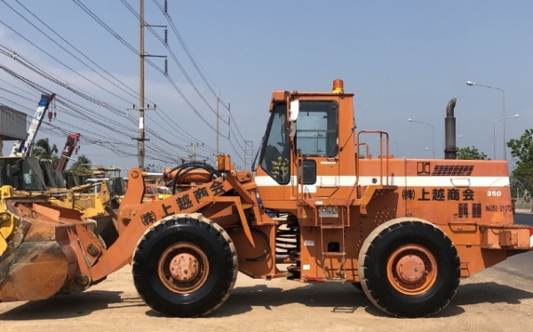 ขายรถตักล้อยาง KOMATSU WA350-1 นำเข้าเองจากญี่ปุ่น สภาพสวยพร้อมใช้ มีVDOการทำงานครับ