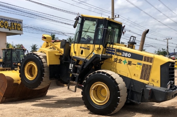 ขายรถตักล้อยาง KOMATSU WA380-6 ปี 2010 รถนอกนำเข้าจากญี่ปุ่น สภาพสวยพร้อมใช้ มีVDOการทำงานครับ