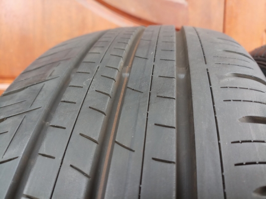 ยาง Dunlop 195/60R16 ปี 15 ยาง Dunlop 195/60R16 ปี 15
