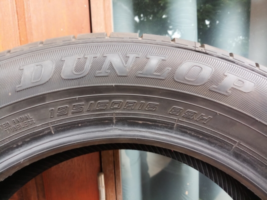 ยาง Dunlop 195/60R16 ปี 15 ยาง Dunlop 195/60R16 ปี 15