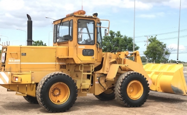 ขายรถตักล้อยาง KOMATSU WA200-1 รถนอกนำเข้าจากญี่ปุ่น สภาพสวยพร้อมใช้ มีVDOการทำงานครับ