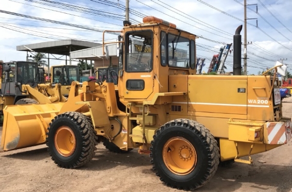 ขายรถตักล้อยาง KOMATSU WA200-1 รถนอกนำเข้าจากญี่ปุ่น สภาพสวยพร้อมใช้ มีVDOการทำงานครับ
