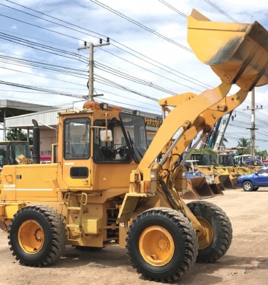 ขายรถตักล้อยาง KOMATSU WA200-1 รถนอกนำเข้าจากญี่ปุ่น สภาพสวยพร้อมใช้ มีVDOการทำงานครับ