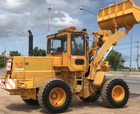 ขายรถตักล้อยาง KOMATSU WA200-1 รถนอกนำเข้าจากญี่ปุ่น สภาพสวยพร้อมใช้ มีVDOการทำงานครับ