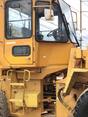 ขายรถตักล้อยาง KOMATSU WA200-1 รถนอกนำเข้าจากญี่ปุ่น สภาพสวยพร้อมใช้ มีVDOการทำงานครับ