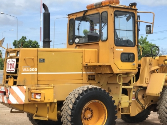 ขายรถตักล้อยาง KOMATSU WA200-1 รถนอกนำเข้าจากญี่ปุ่น สภาพสวยพร้อมใช้ มีVDOการทำงานครับ