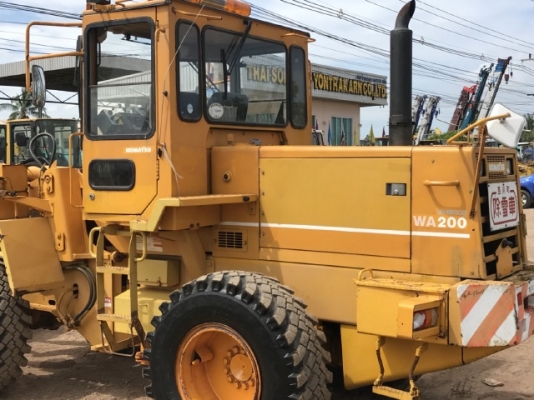 ขายรถตักล้อยาง KOMATSU WA200-1 รถนอกนำเข้าจากญี่ปุ่น สภาพสวยพร้อมใช้ มีVDOการทำงานครับ