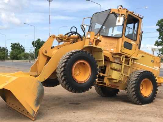 ขายรถตักล้อยาง KOMATSU WA200-1 รถนอกนำเข้าจากญี่ปุ่น สภาพสวยพร้อมใช้ มีVDOการทำงานครับ