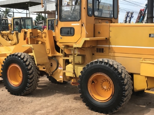 ขายรถตักล้อยาง KOMATSU WA200-1 รถนอกนำเข้าจากญี่ปุ่น สภาพสวยพร้อมใช้ มีVDOการทำงานครับ