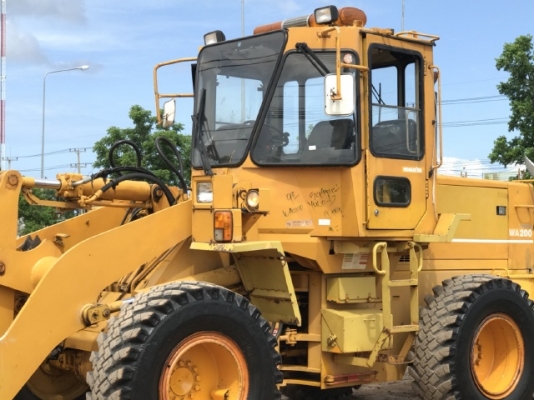 ขายรถตักล้อยาง KOMATSU WA200-1 รถนอกนำเข้าจากญี่ปุ่น สภาพสวยพร้อมใช้ มีVDOการทำงานครับ
