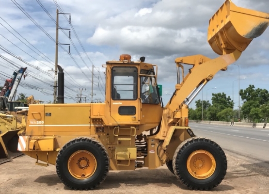 ขายรถตักล้อยาง KOMATSU WA200-1 รถนอกนำเข้าจากญี่ปุ่น สภาพสวยพร้อมใช้ มีVDOการทำงานครับ