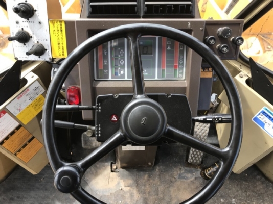 ขายรถตักล้อยาง KOMATSU WA200-1 รถนอกนำเข้าจากญี่ปุ่น สภาพสวยพร้อมใช้ มีVDOการทำงานครับ