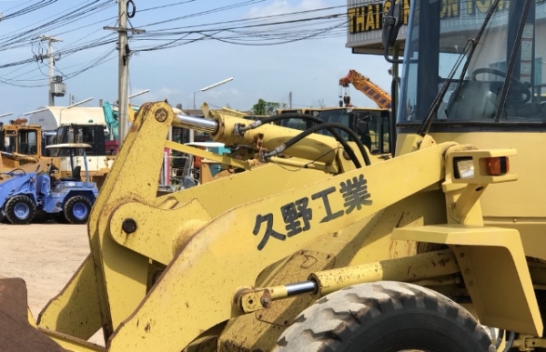 ขายรถตักล้อยาง KOMATSU WA200-3 รถนอกนำเข้าจากญี่ปุ่น สภาพสวยพร้อมใช้ มีVDOการทำงานครับ