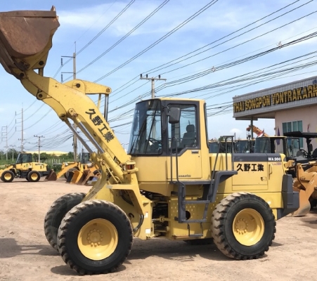 ขายรถตักล้อยาง KOMATSU WA200-3 รถนอกนำเข้าจากญี่ปุ่น สภาพสวยพร้อมใช้ มีVDOการทำงานครับ