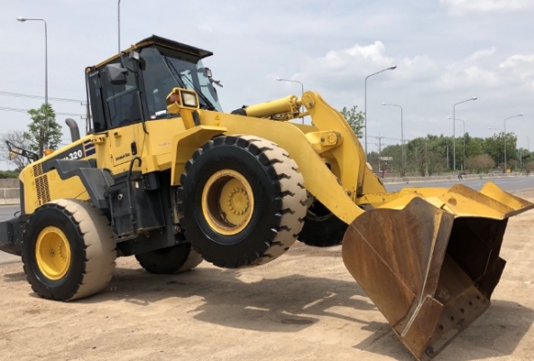 ขายรถตักล้อยาง KOMATSU WA320-6 รถนอกนำเข้าเองจากญี่ปุ่น สภาพสวยพร้อมใช้ มีVDOการทำงานครับ
