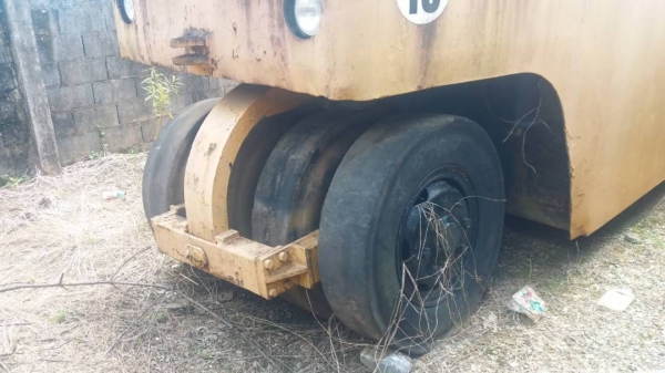 ขาย 185,000 รถบด 9 ล้อ KAWASAKI KR 200-3139 เล่มทะเบียน รถจอดเก่าเก็บต้องเช็คเครื่อง สภาพดีเก่าสี ยางดี เอกสารพร้อมโอน รถอยู่ จันทบุรี 090-772-3710 090-772-3708